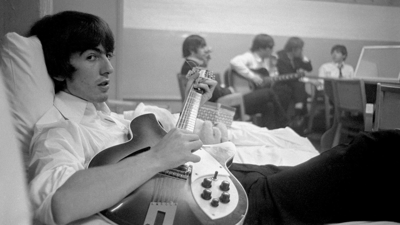 29 )   beatles 的吉他手 george harrison 生前的最后一句话是:"love