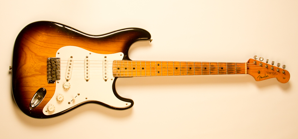 Fender_Stratocaster_电吉他_拨片网.jpg