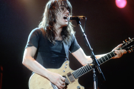 我们永远记得，记得_Malcolm_Young_曾经的风采6.png