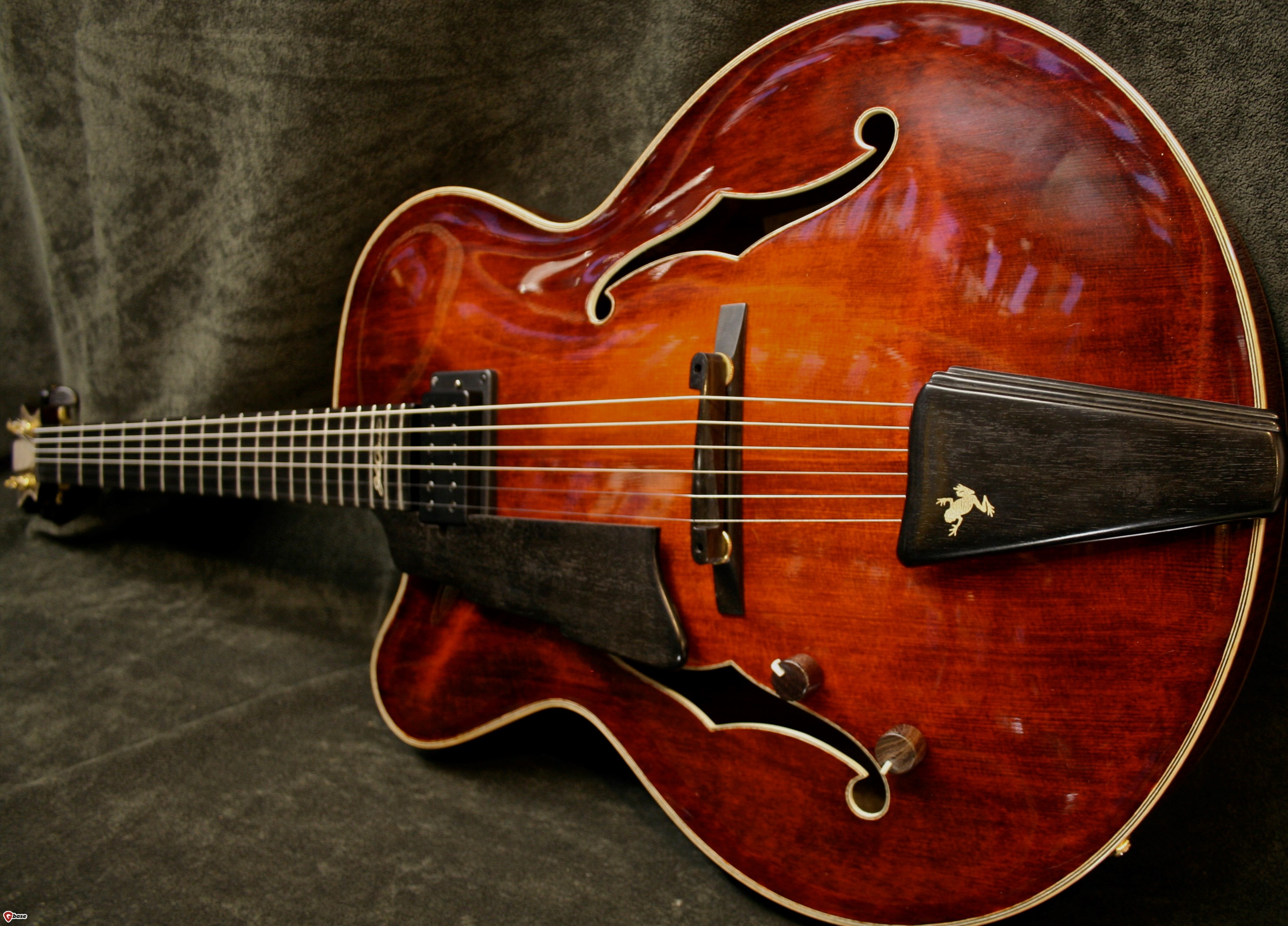 Eastman_AR680_Archtop_Guitar2.jpg