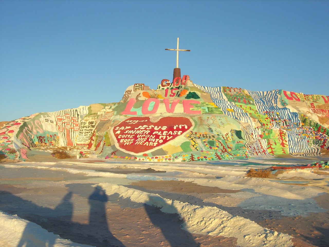 Salvation_Mountain_拨片网.jpg